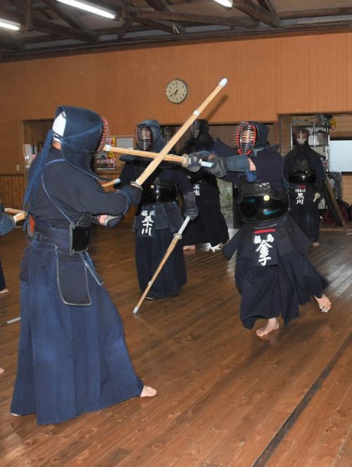 ông Hiroshi Kaneko luyện tập Kendo ông Hiroshi Kaneko luyện tập Kendo